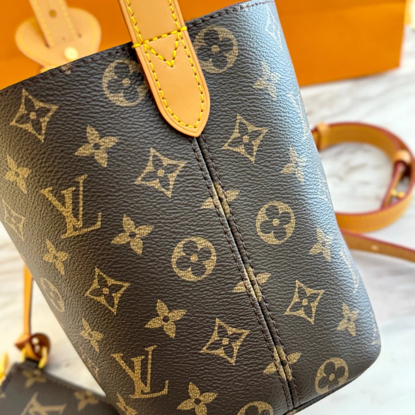 Hand-held/crossbody bucket bag 1425122419