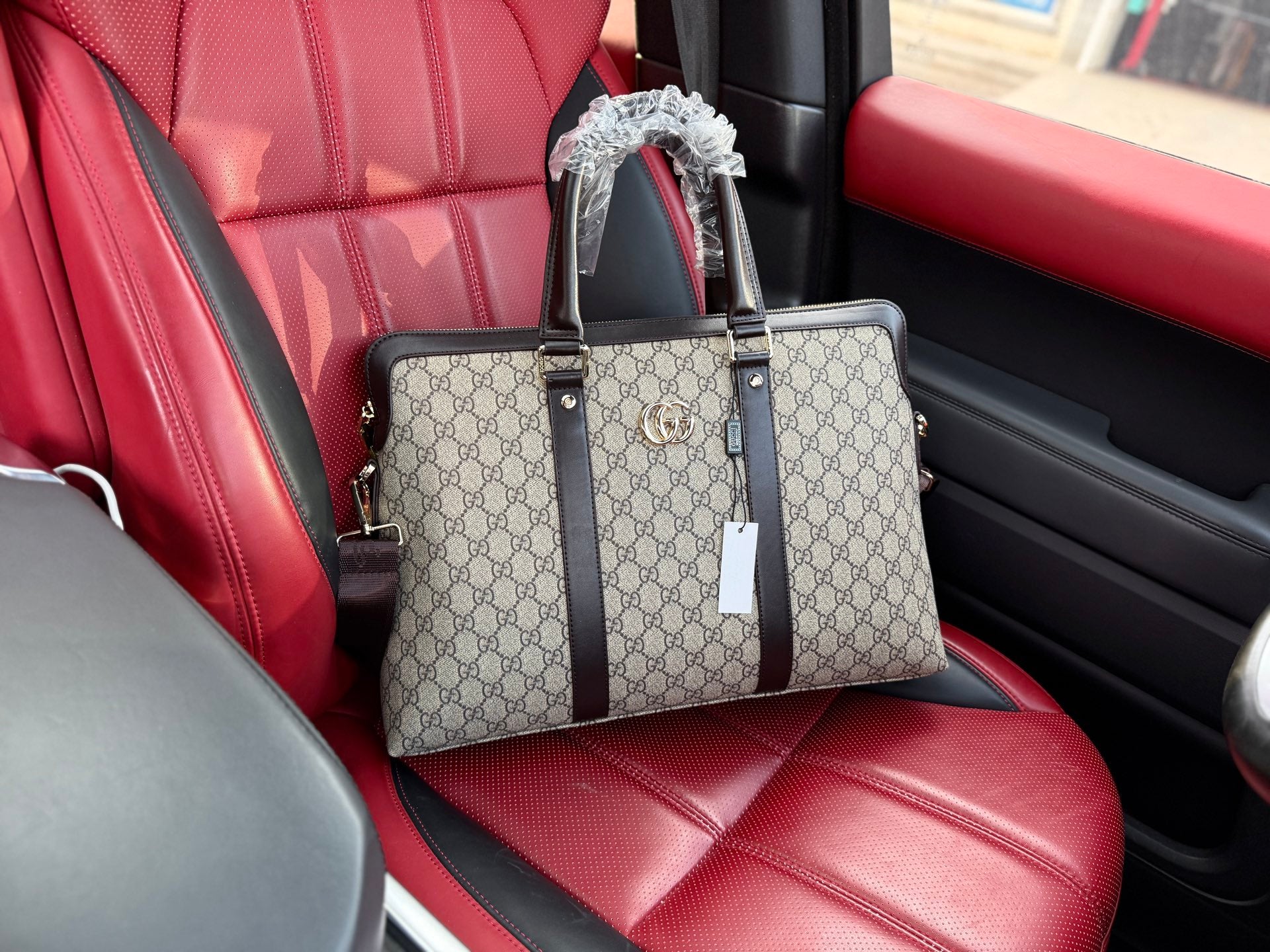 GUI briefcase 1825040109