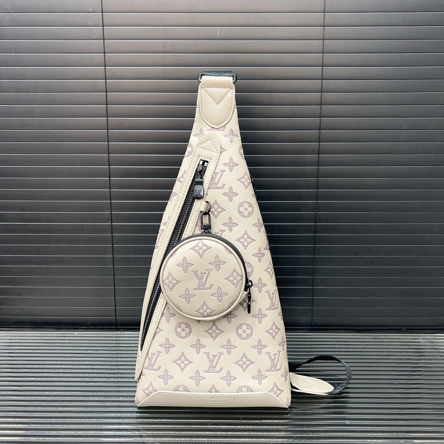 VV Shoulder bag chest bag 1825052316
