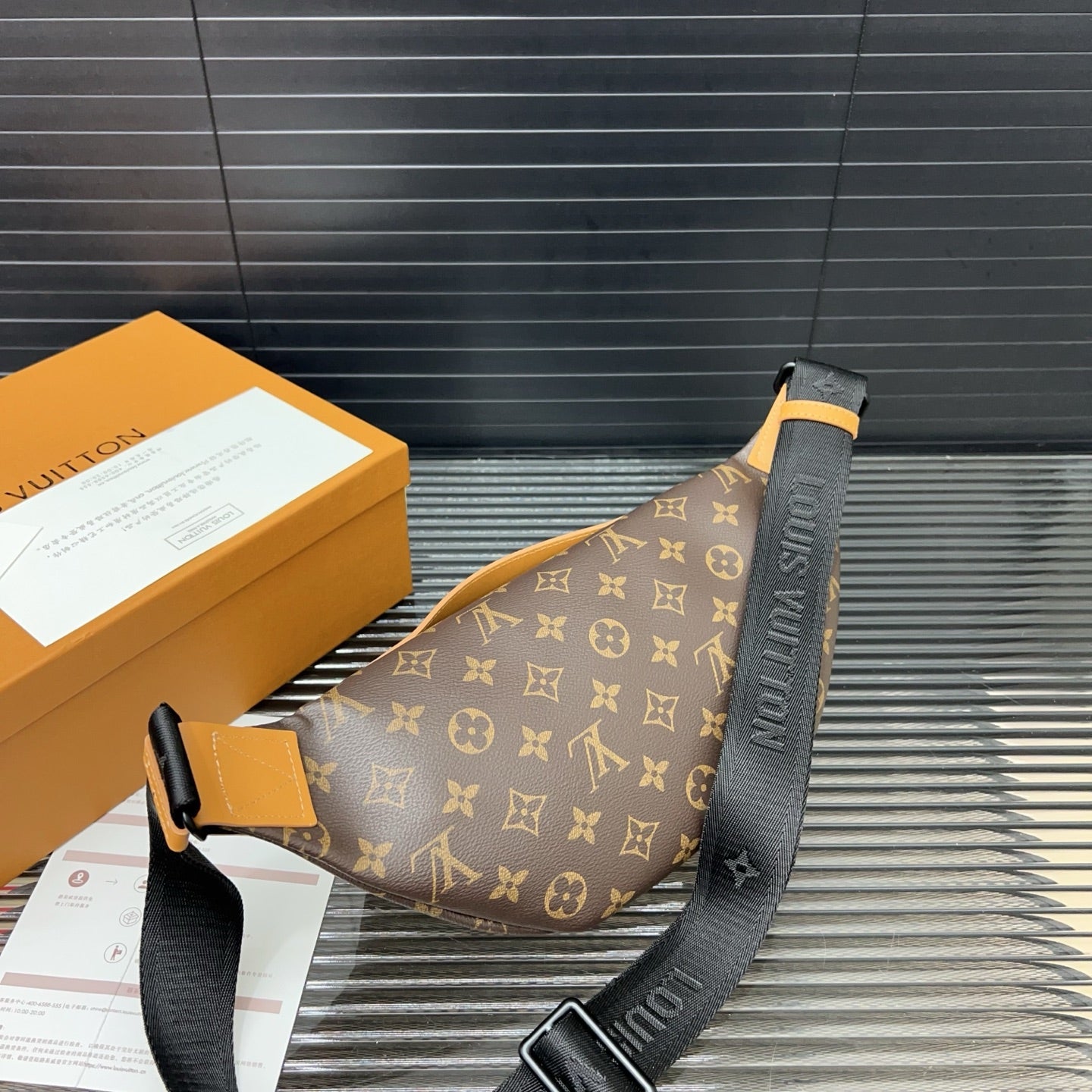 VV Bumbag Crossbody chest bag 1825052311