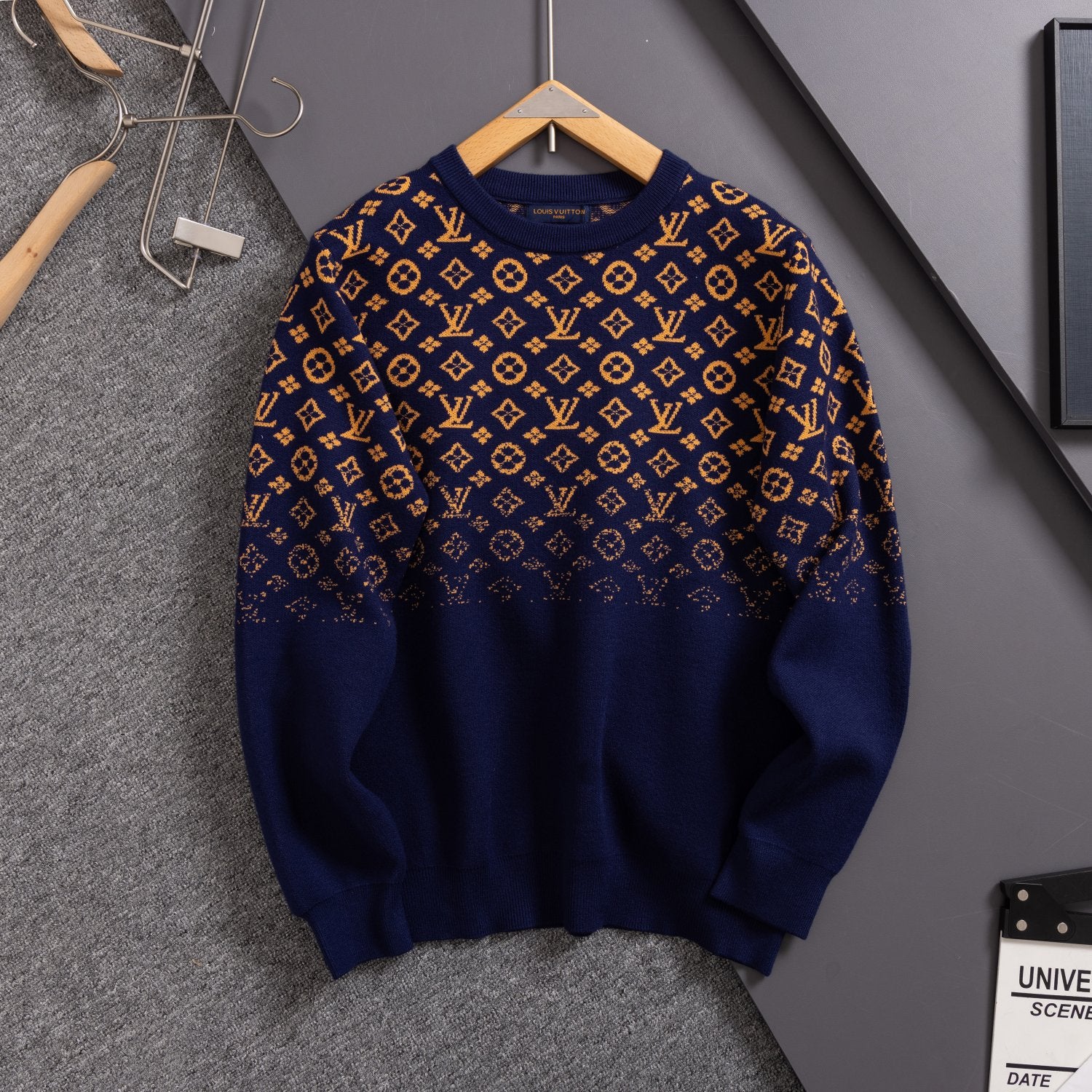 VV Gradient sweater 1824102102