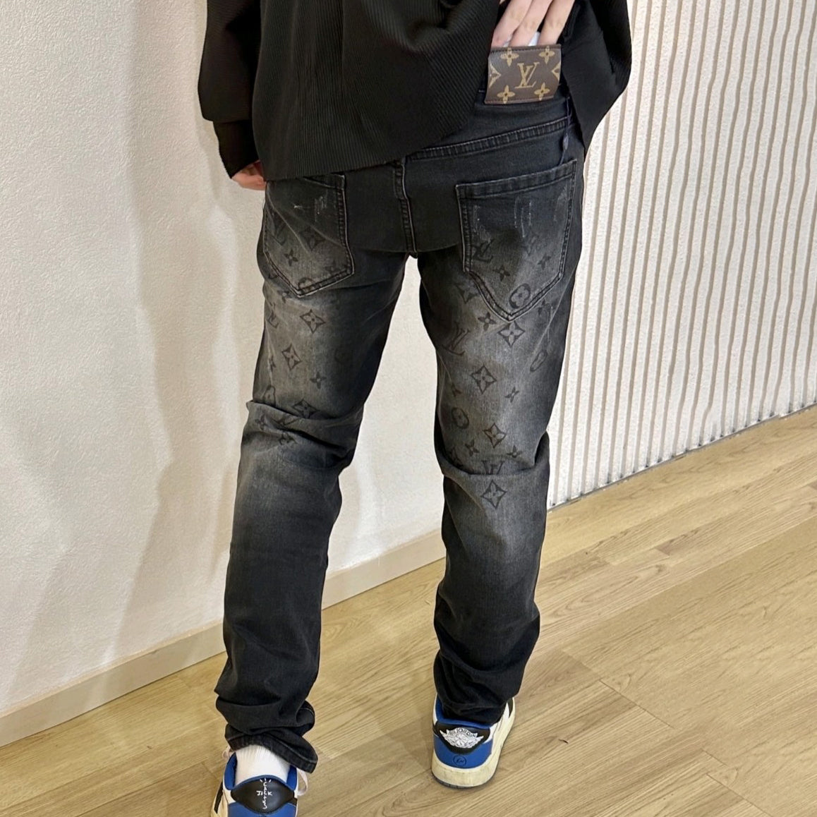 Washed Premium Grey Gradual Aging Logo Jeans XC1823100505