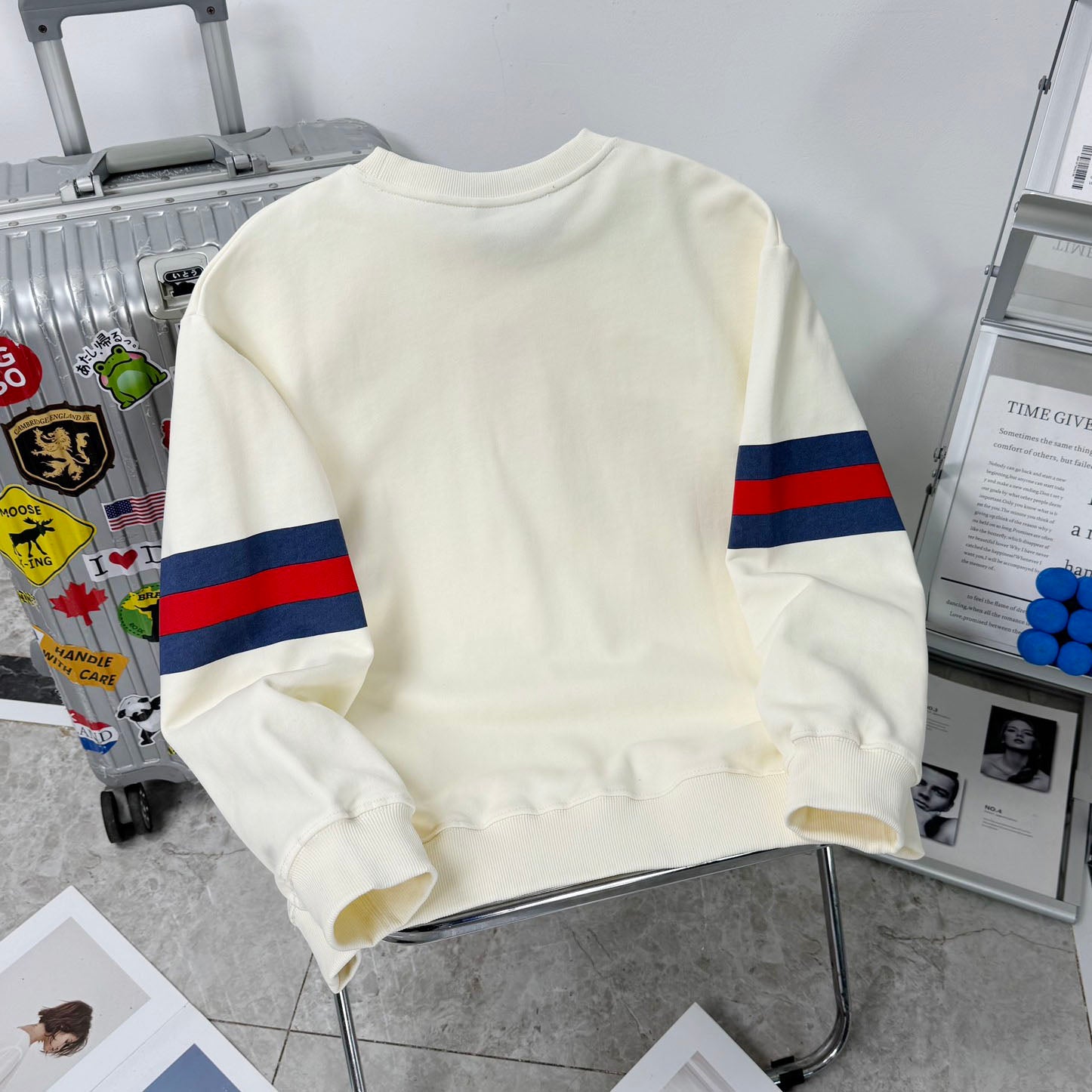 GUI 24ss red and blue striped print sweatshirt 1824102213
