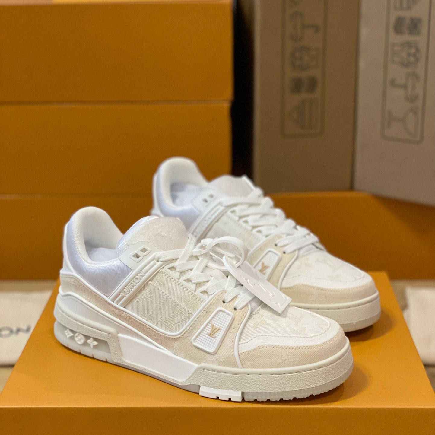 VVV Trainer fashion sports shoes 0724120301