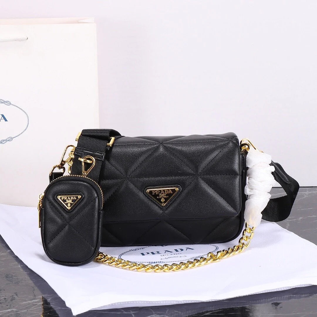 Classic and versatile crossbody bag 1024011806