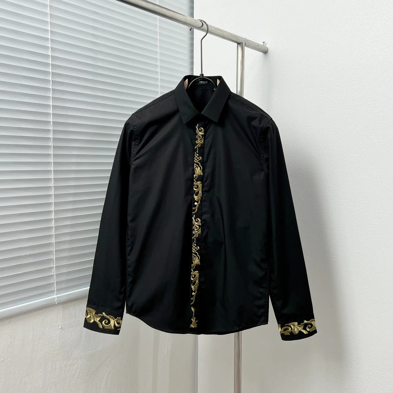 New style shirt with embroidered placket 1426020505