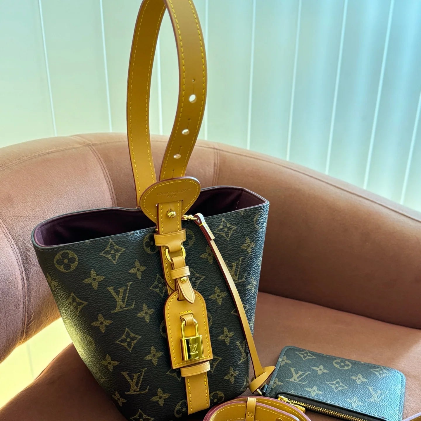 Hand-held/crossbody bucket bag 1425122419
