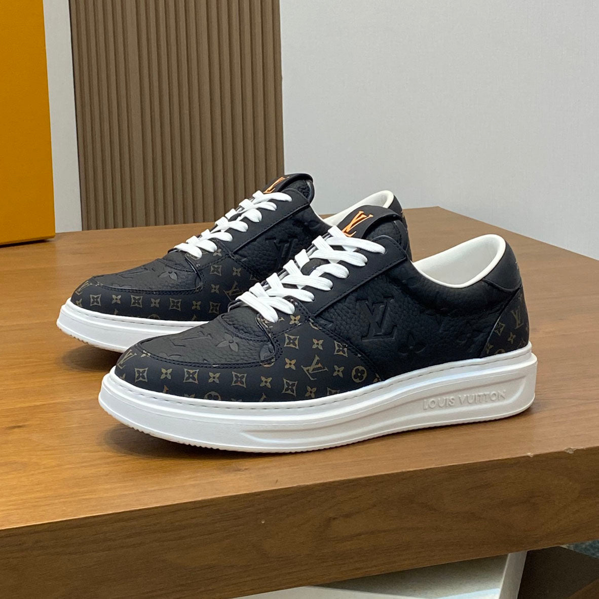 VV Sneaker 1825052109