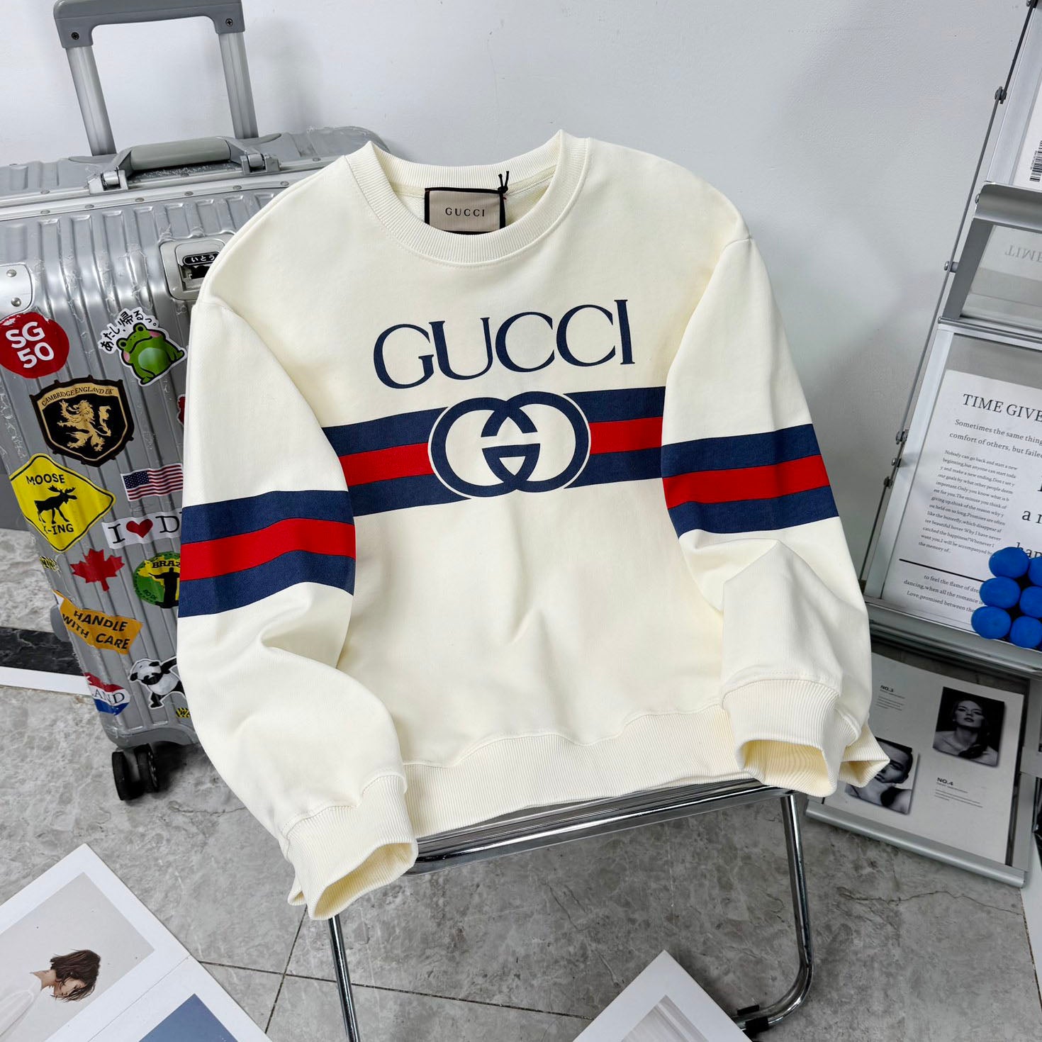 GUI 24ss red and blue striped print sweatshirt 1824102213