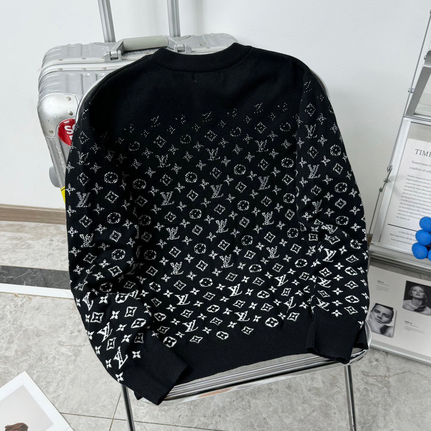 VV Gradient casHHere knitted sweater 1824102101