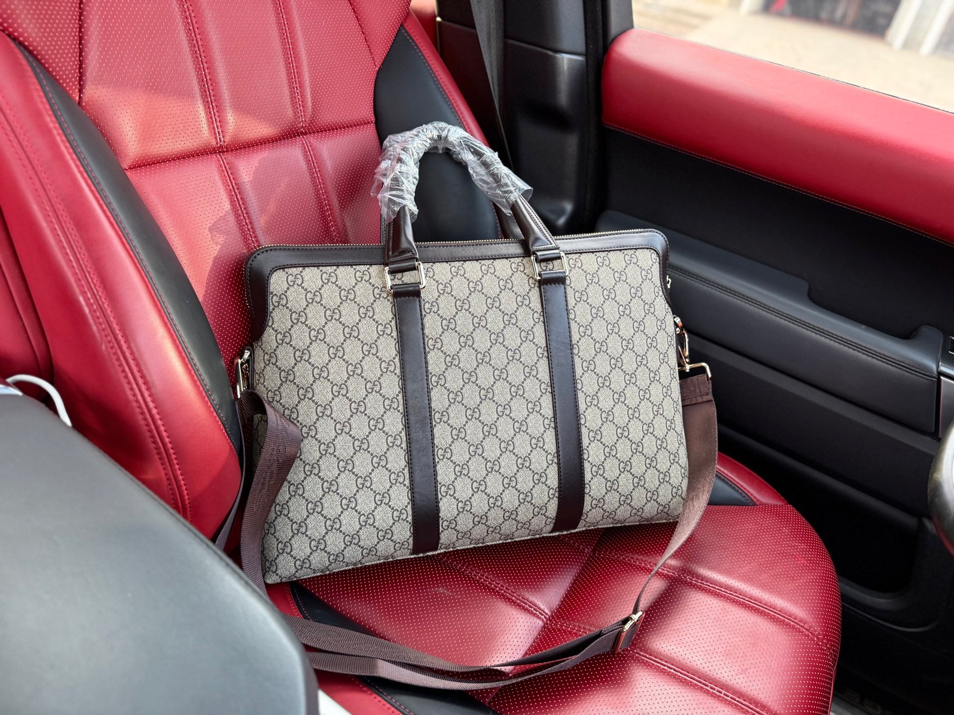 GUI briefcase 1825040109
