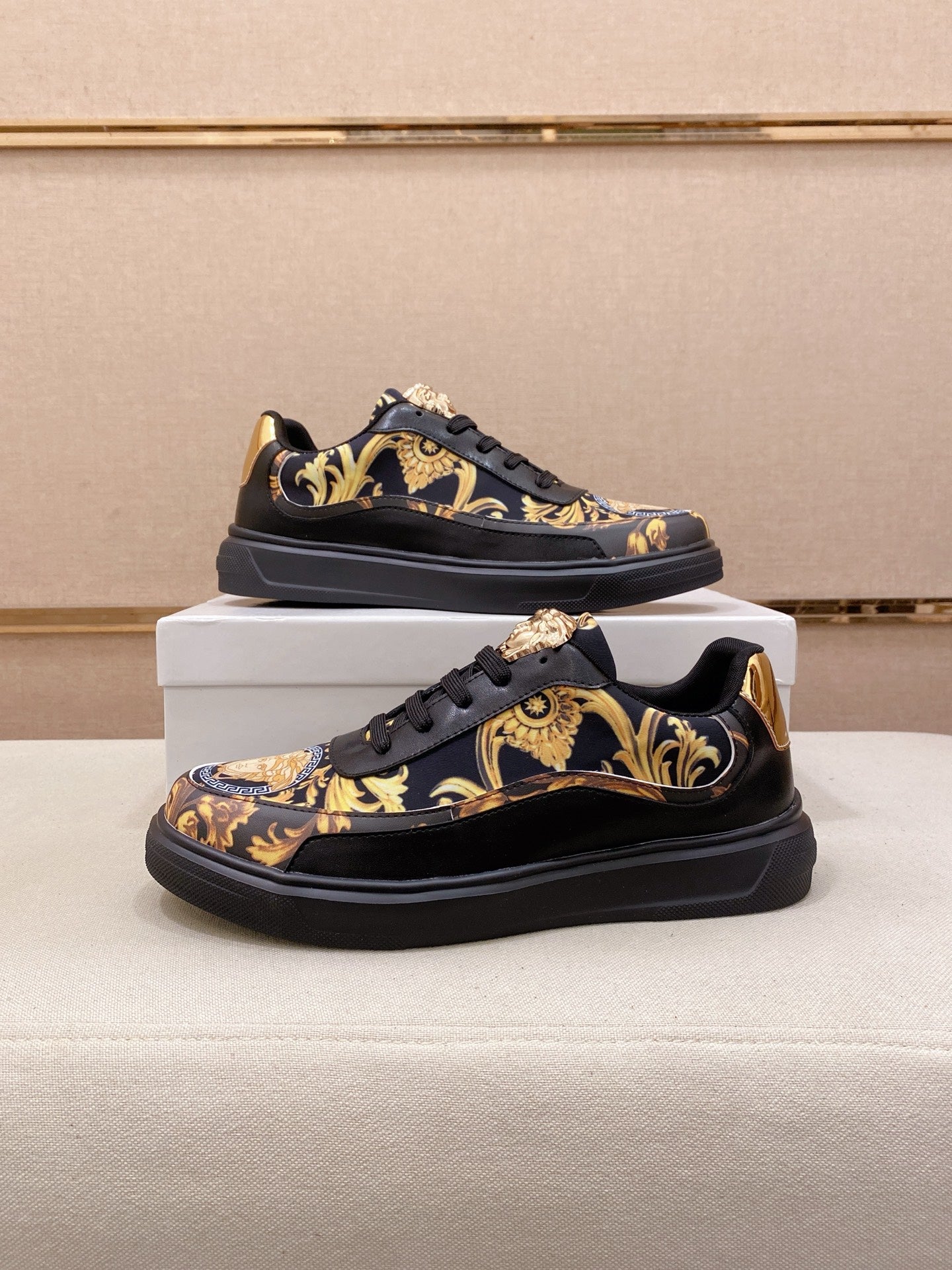 VS New Top-Tier Sneakers 26060312