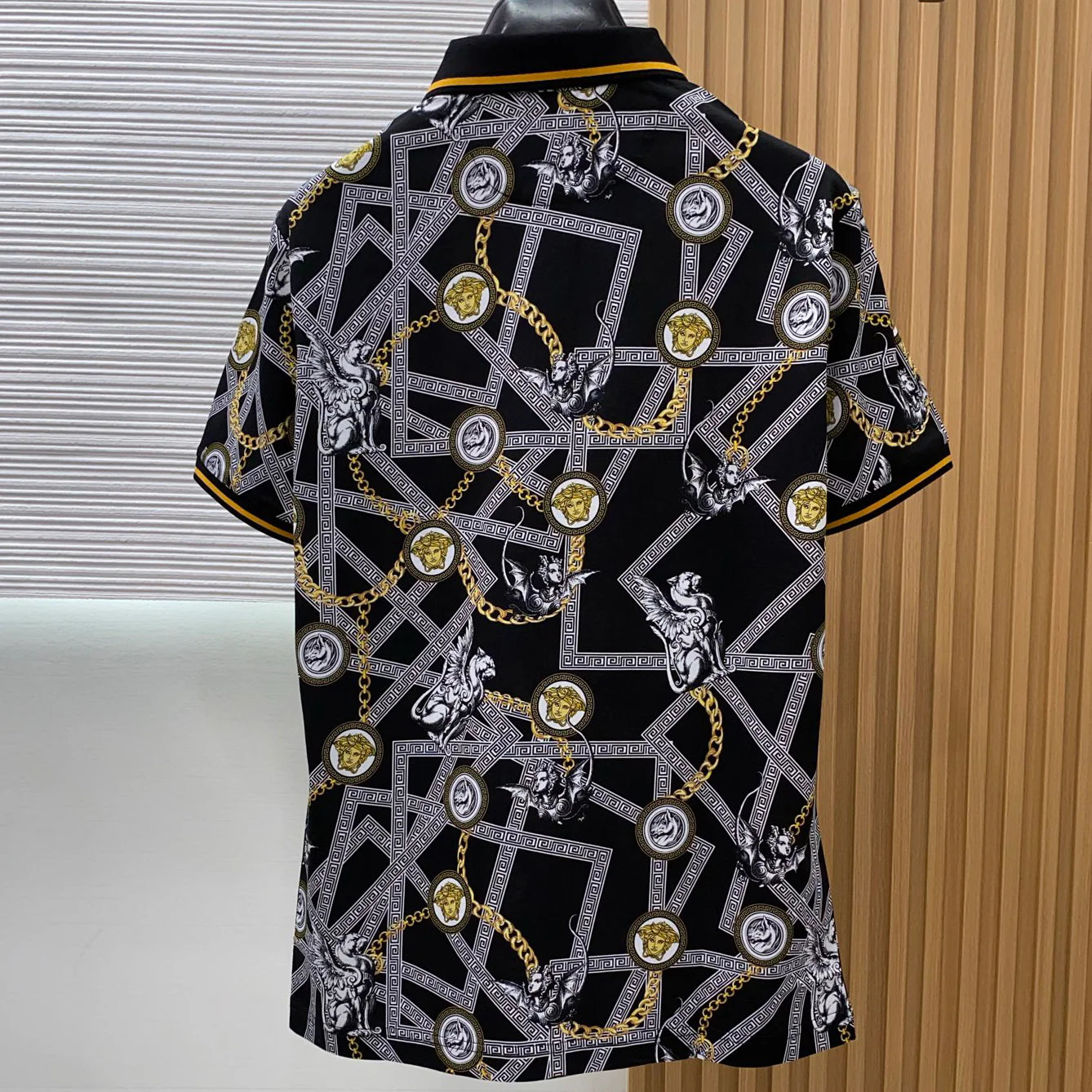 Stylish Short-Sleeve Polo Shirt with a Collar 1026042708