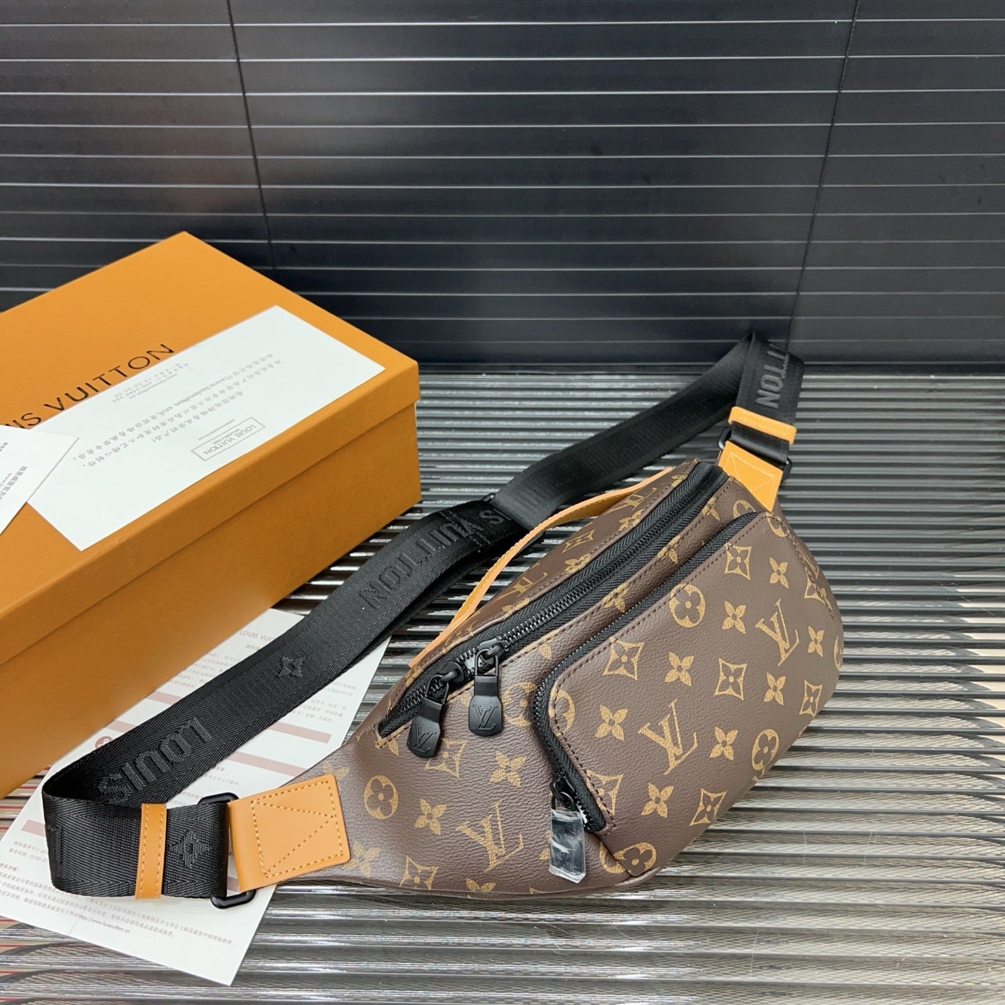 VV Bumbag Crossbody chest bag 1825052311