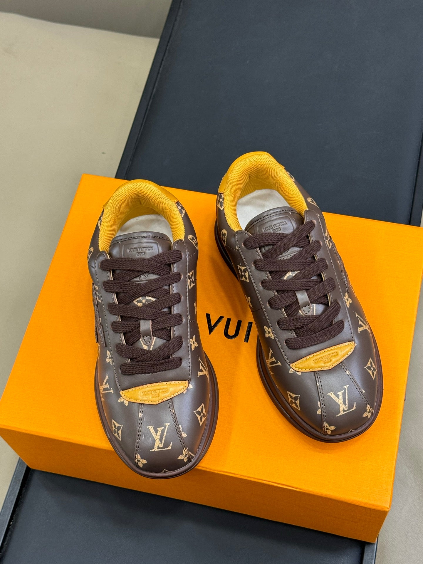 VV Sneaker 1825060605