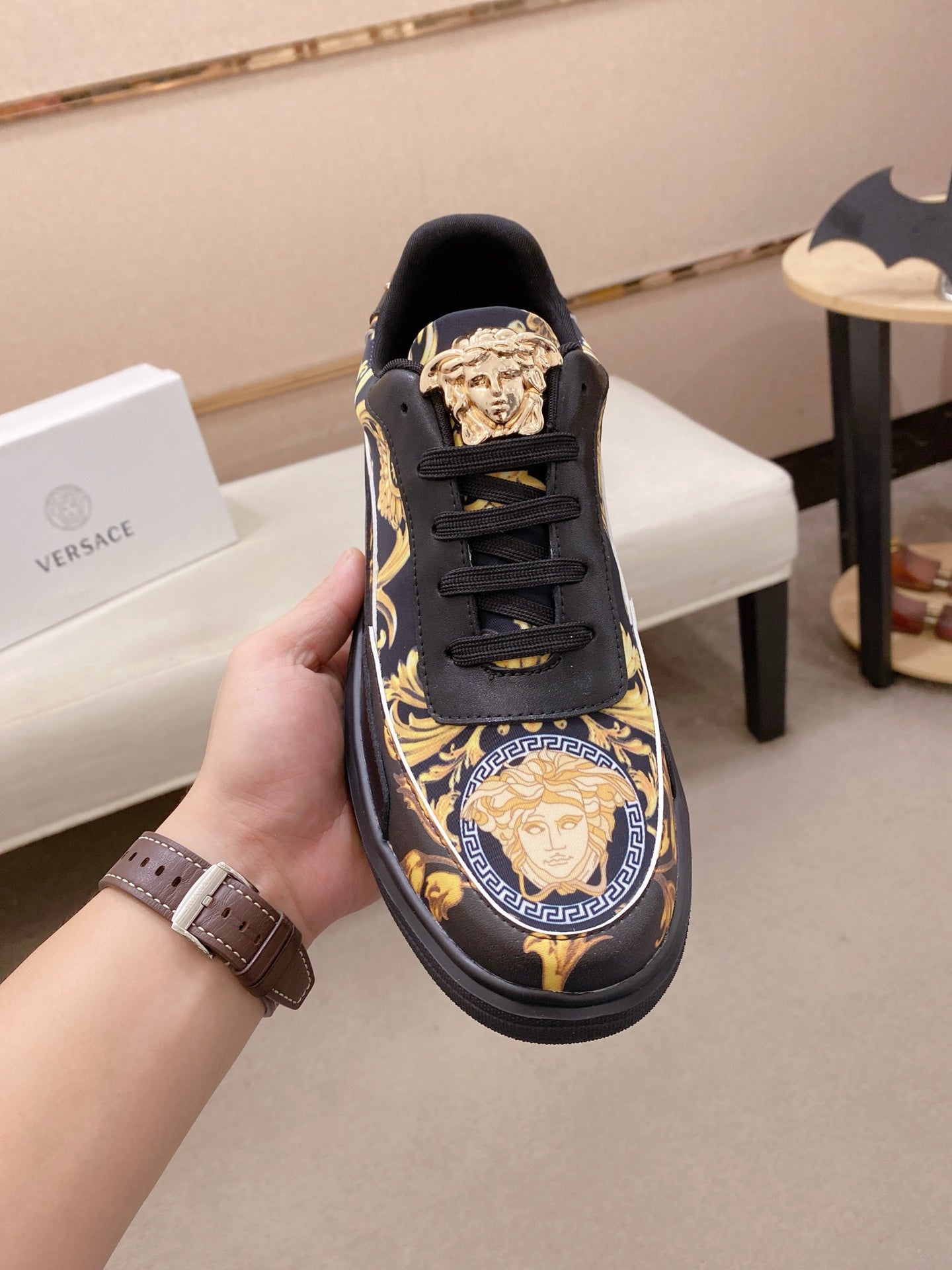 VS New Top-Tier Sneakers 26060312