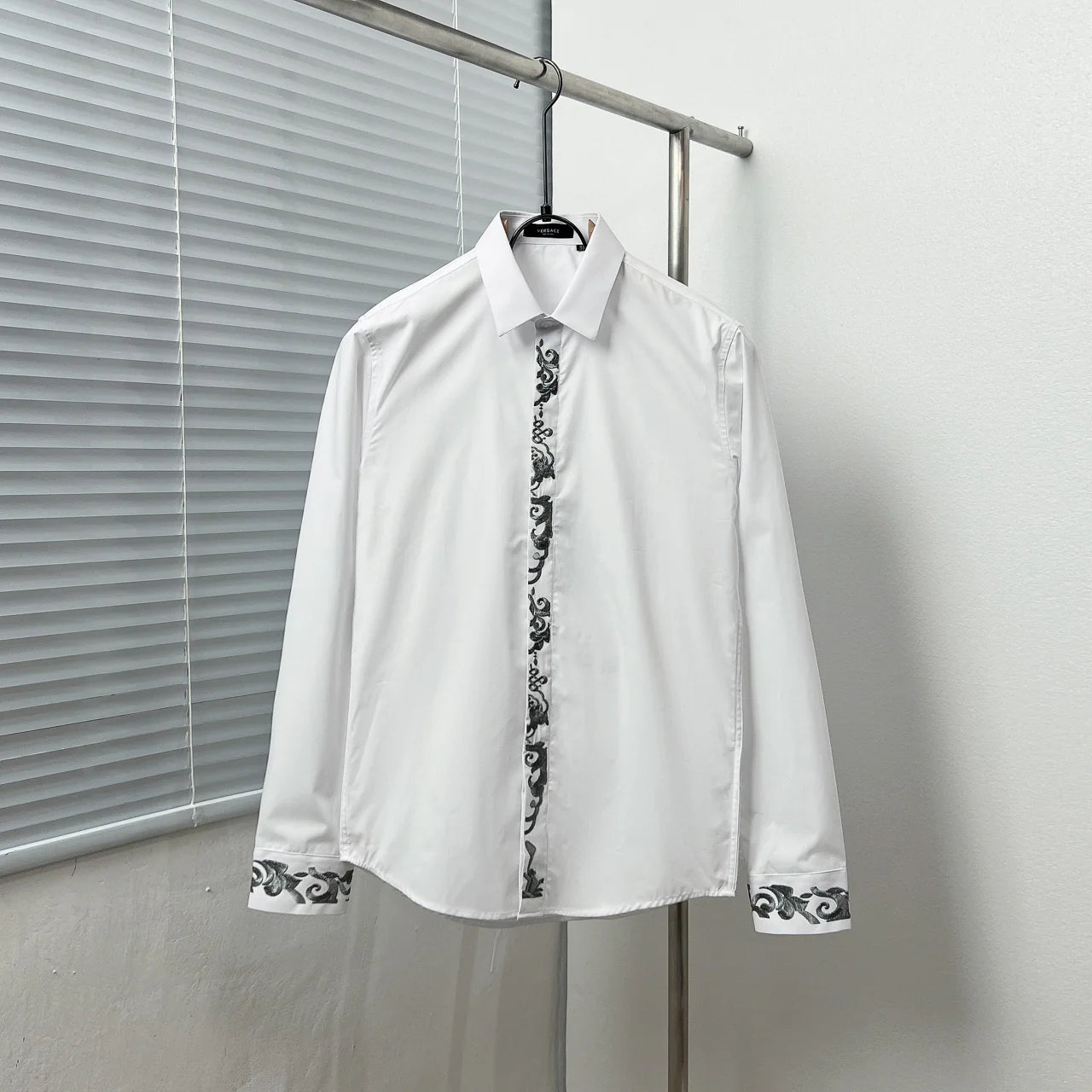 New style shirt with embroidered placket 1426020505